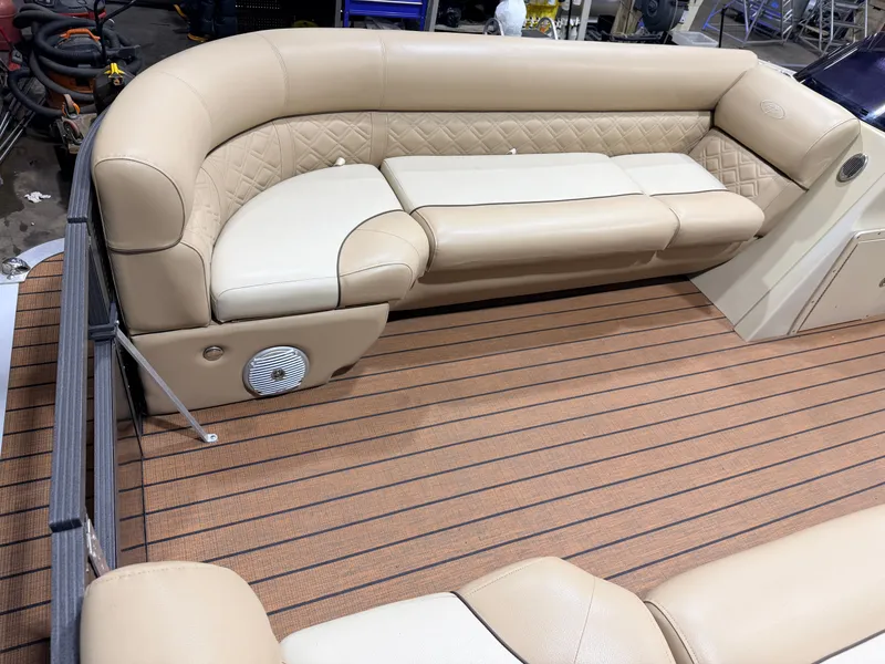 Slide: The Image of Montego Bay C8520 Cruise DLX 2020 - 10