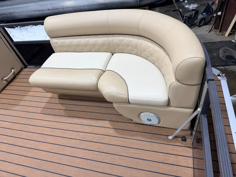 Slide: The Image of Montego Bay C8520 Cruise DLX 2020 - 12