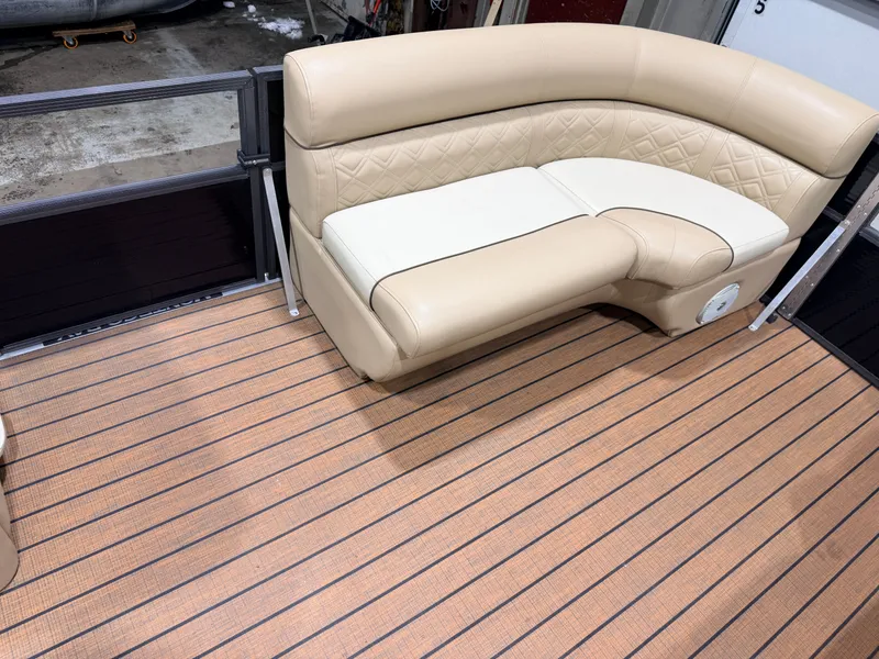 Slide: The Image of Montego Bay C8520 Cruise DLX 2020 - 13