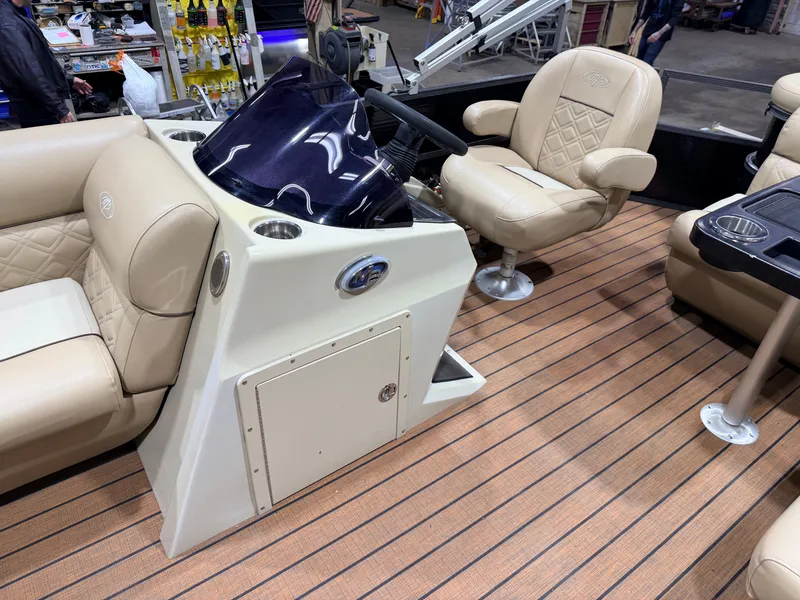 Slide: The Image of Montego Bay C8520 Cruise DLX 2020 - 15