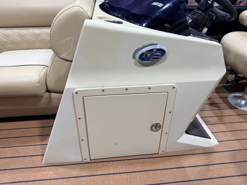 Slide: The Image of Montego Bay C8520 Cruise DLX 2020 - 16