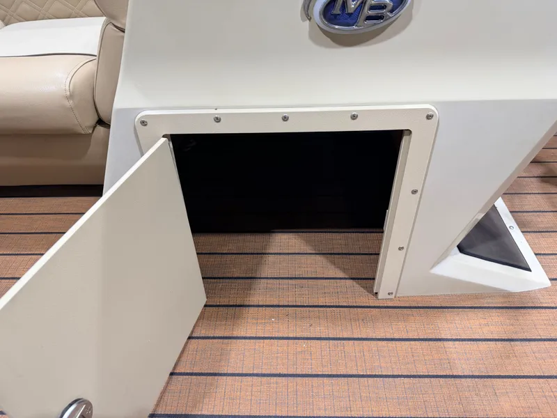 Slide: The Image of Montego Bay C8520 Cruise DLX 2020 - 17