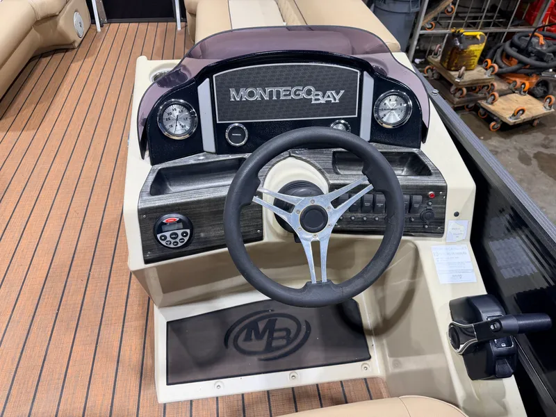 Slide: The Image of Montego Bay C8520 Cruise DLX 2020 - 19