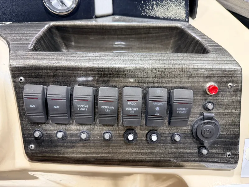 Slide: The Image of Montego Bay C8520 Cruise DLX 2020 - 23