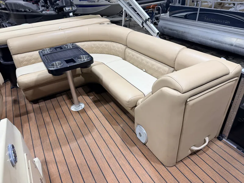 Slide: The Image of Montego Bay C8520 Cruise DLX 2020 - 26