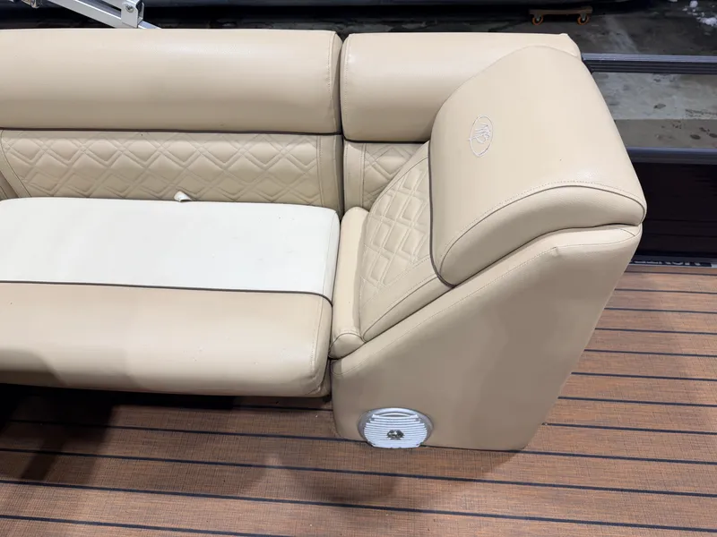 Slide: The Image of Montego Bay C8520 Cruise DLX 2020 - 28