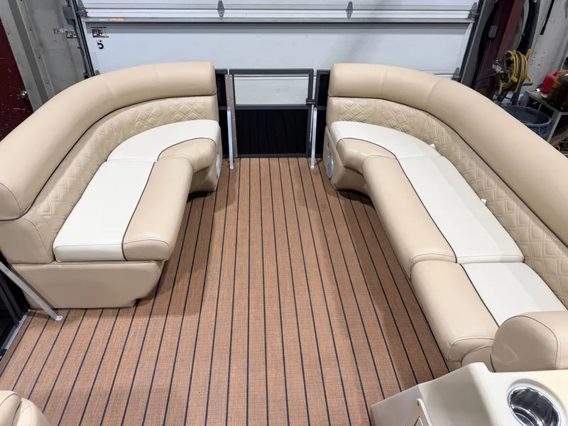 Slide: The Image of Montego Bay C8520 Cruise DLX 2020 - 3