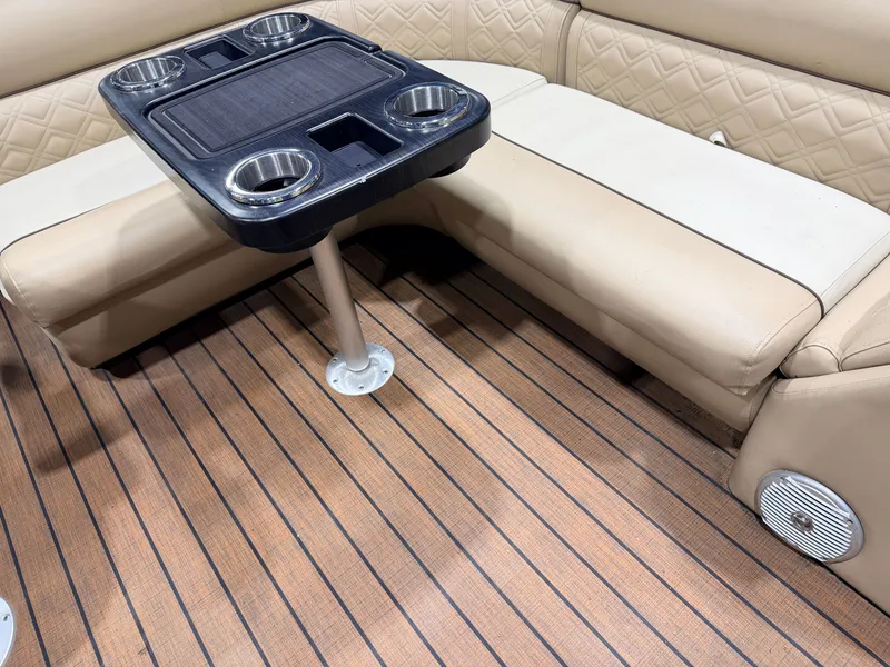 Slide: The Image of Montego Bay C8520 Cruise DLX 2020 - 32