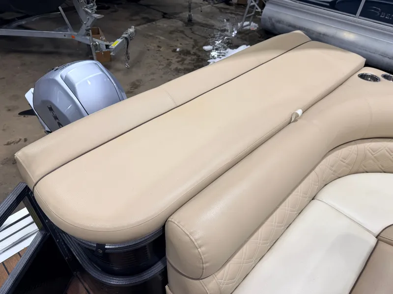 Slide: The Image of Montego Bay C8520 Cruise DLX 2020 - 35