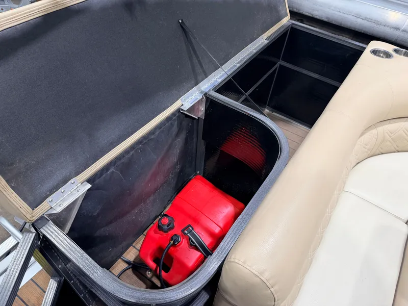 Slide: The Image of Montego Bay C8520 Cruise DLX 2020 - 36