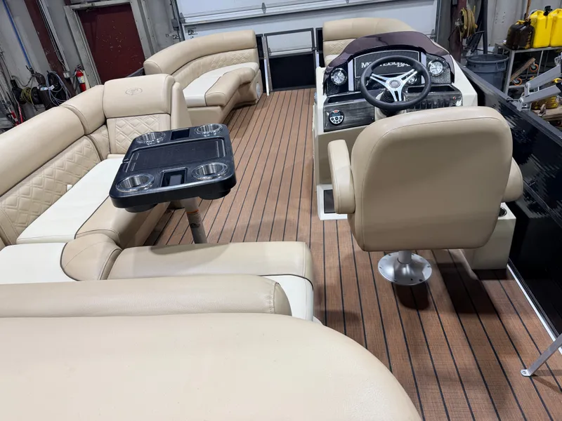 Slide: The Image of Montego Bay C8520 Cruise DLX 2020 - 38