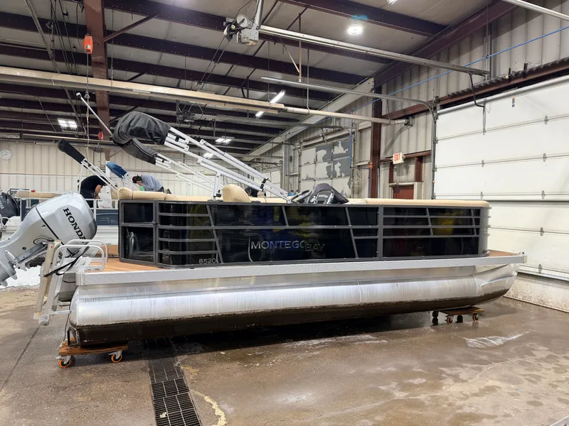 Slide: The Image of Montego Bay C8520 Cruise DLX 2020 - 41