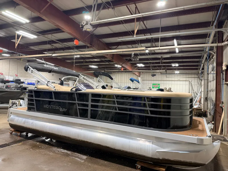 Slide: The Image of Montego Bay C8520 Cruise DLX 2020 - 42