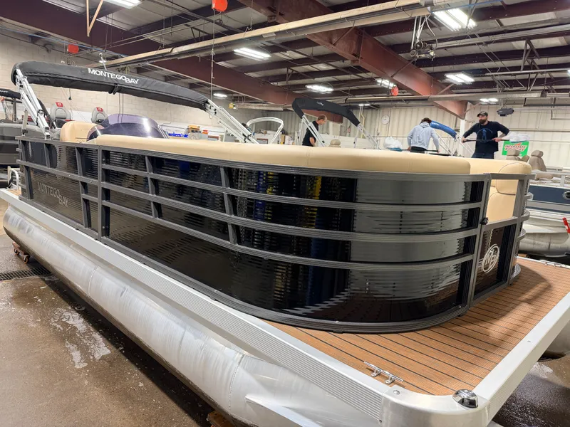 Slide: The Image of Montego Bay C8520 Cruise DLX 2020 - 43