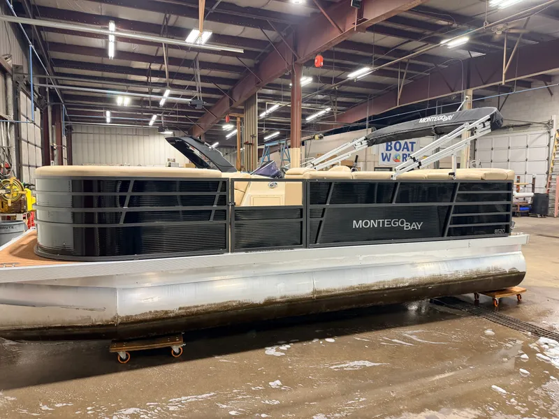 Slide: The Image of Montego Bay C8520 Cruise DLX 2020 - 45