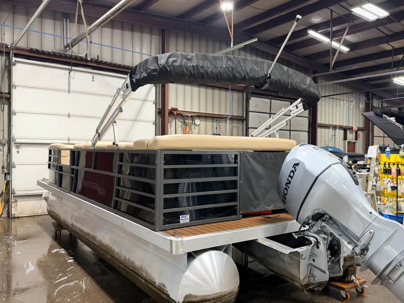 Slide: The Image of Montego Bay C8520 Cruise DLX 2020 - 47