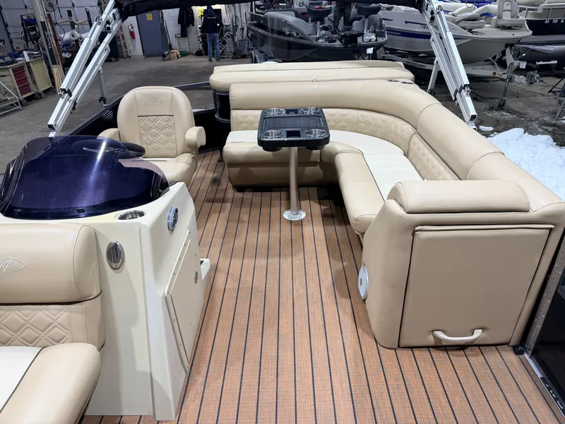 Slide: The Image of Montego Bay C8520 Cruise DLX 2020 - 5