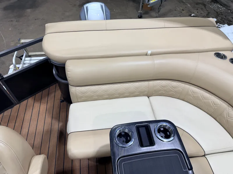 Slide: The Image of Montego Bay C8520 Cruise DLX 2020 - 8