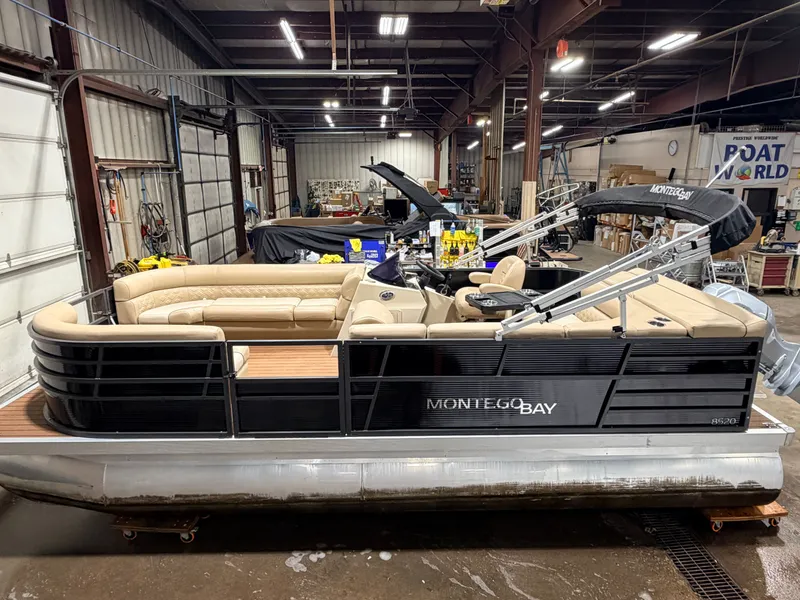 Slide: The Image of Montego Bay C8520 Cruise DLX 2020 - 9