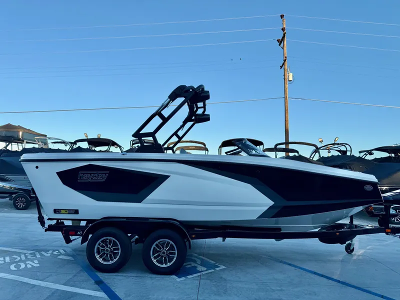 Slide: The Image of Heyday Wake Boats WT-2DC 2026 - 10