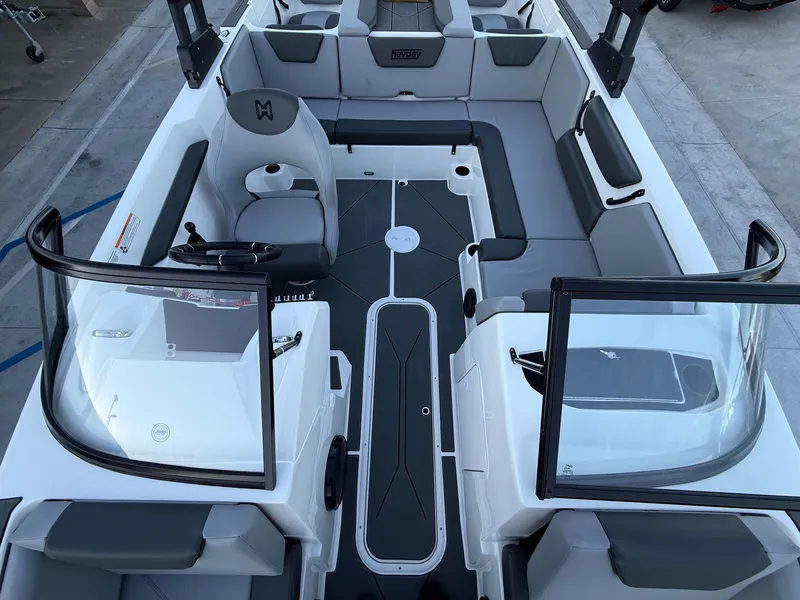 Slide: The Image of Heyday Wake Boats WT-2DC 2026 - 15