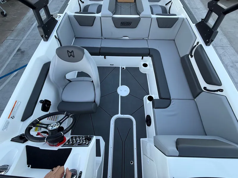 Slide: The Image of Heyday Wake Boats WT-2DC 2026 - 16