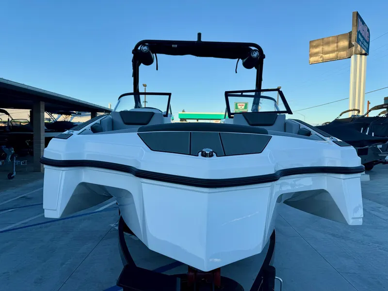 Slide: The Image of Heyday Wake Boats WT-2DC 2026 - 3