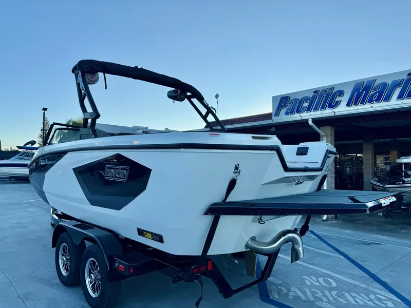 Slide: The Image of Heyday Wake Boats WT-2DC 2026 - 5