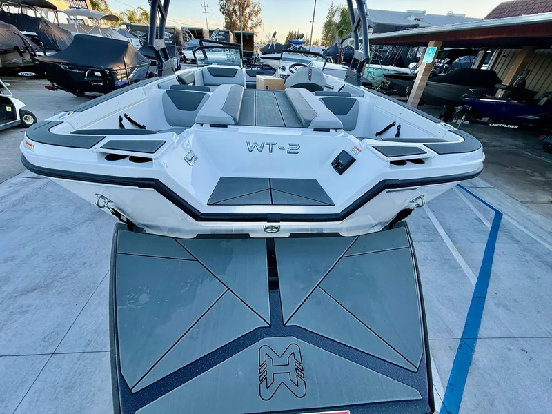 Slide: The Image of Heyday Wake Boats WT-2DC 2026 - 6