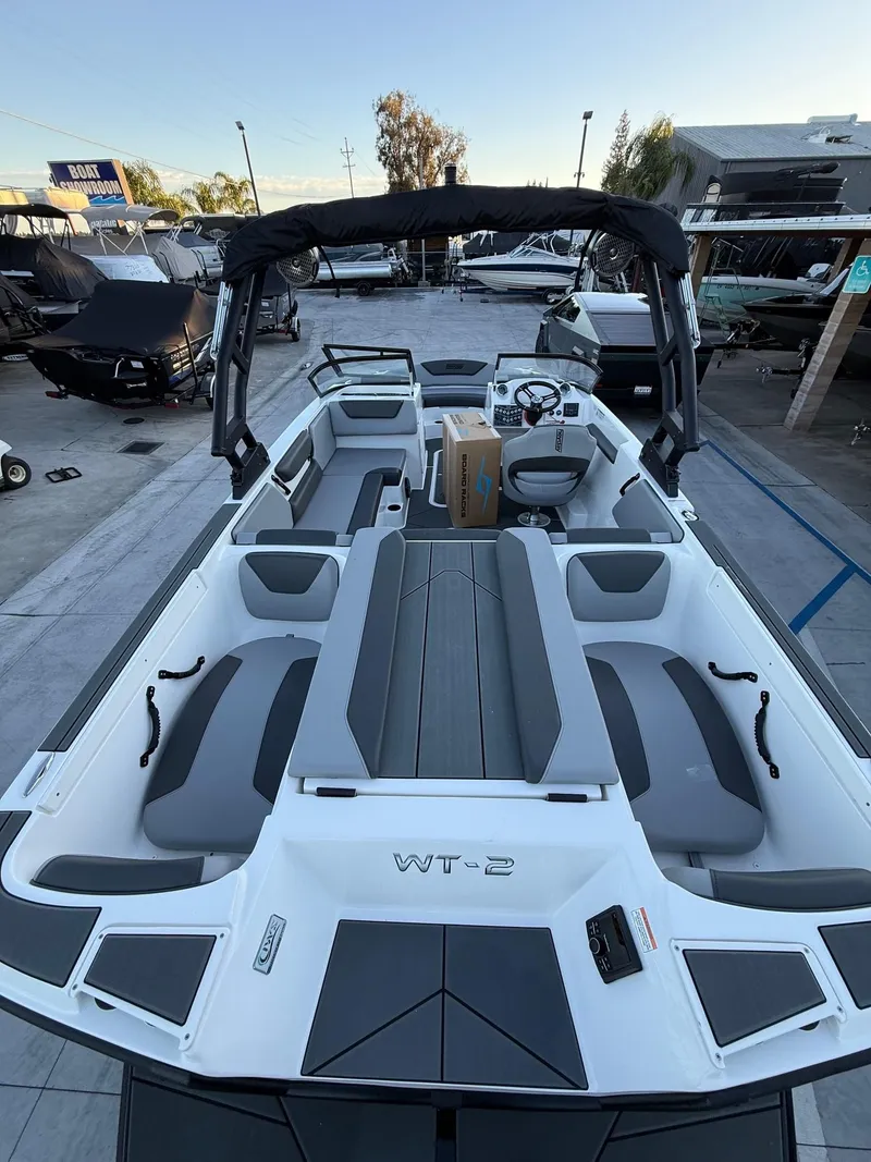 Slide: The Image of Heyday Wake Boats WT-2DC 2026 - 7