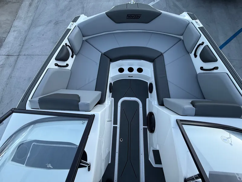 Slide: The Image of Heyday Wake Boats WT-2DC 2026 - 8