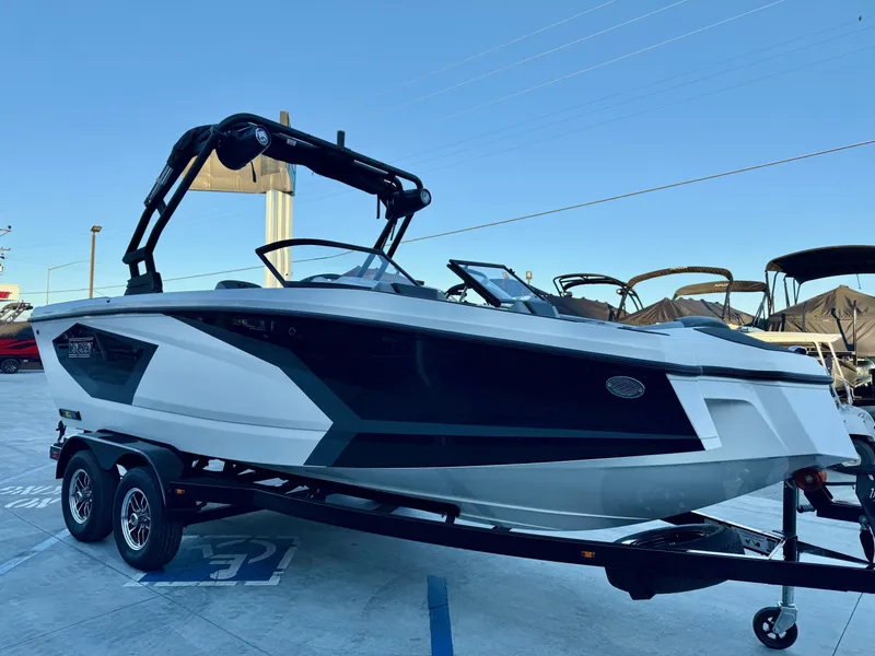 Slide: The Image of Heyday Wake Boats WT-2DC 2026 - 9