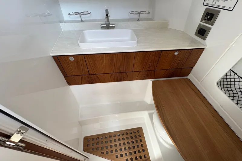 Slide: The Image of Everglades 367 CX 2026 - 101