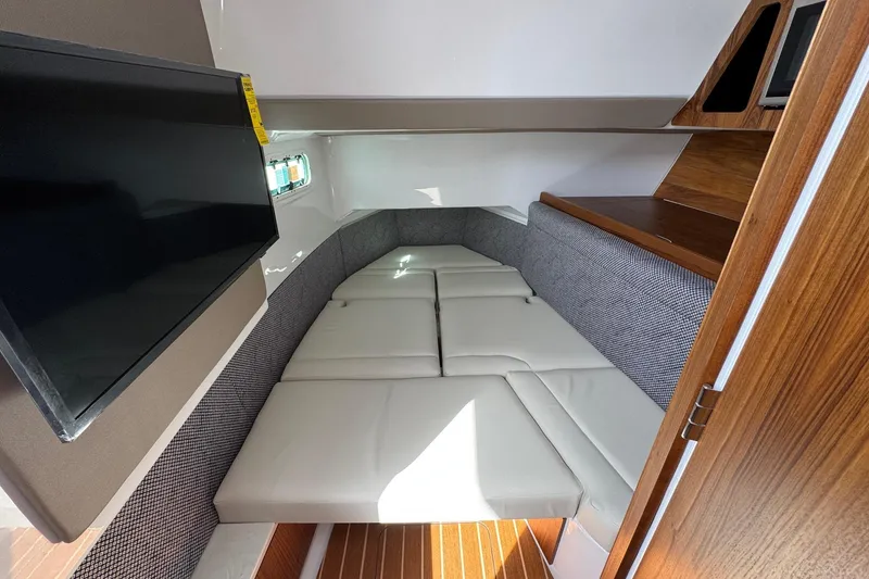 Slide: The Image of Everglades 367 CX 2026 - 102