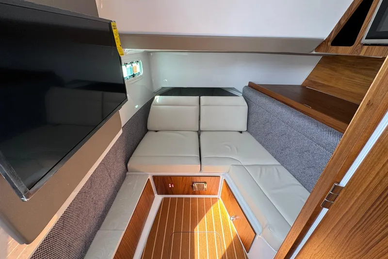 Slide: The Image of Everglades 367 CX 2026 - 104