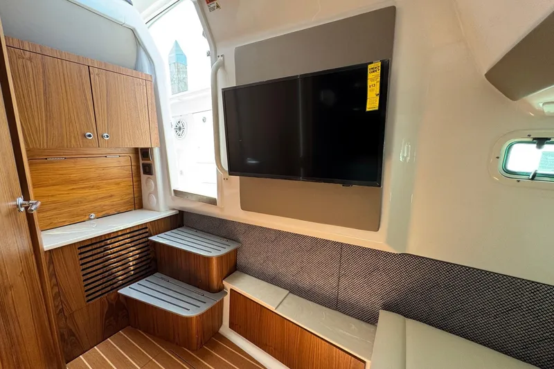 Slide: The Image of Everglades 367 CX 2026 - 106