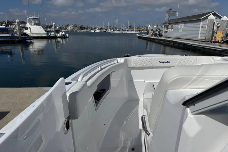 Slide: The Image of Everglades 367 CX 2026 - 108