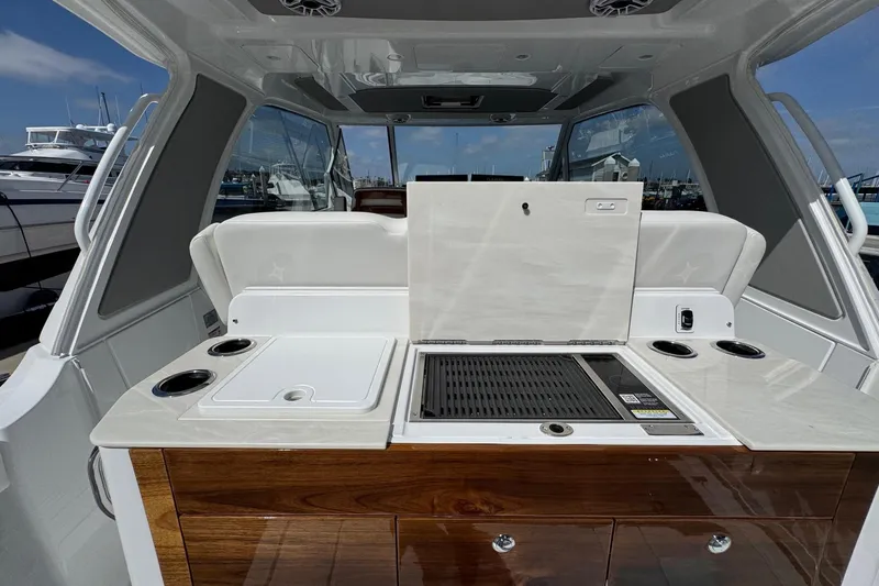 Slide: The Image of Interior of Everglades 367 CX yacht, 2026 model, featuring modern amenities. - 48