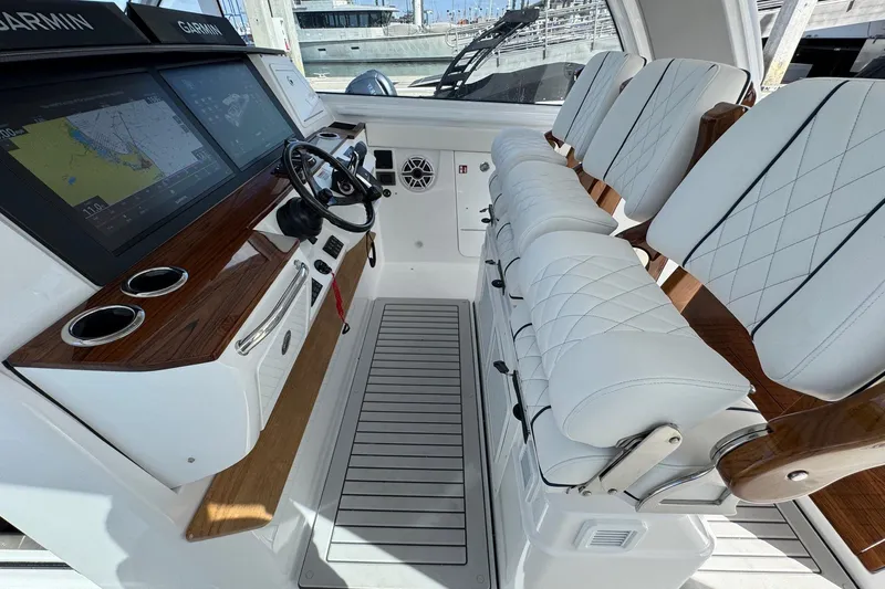 Slide: The Image of Everglades 367 CX 2026 - 66