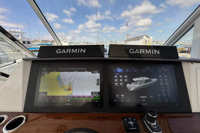 Slide: The Image of Everglades 367 CX 2026 - 68