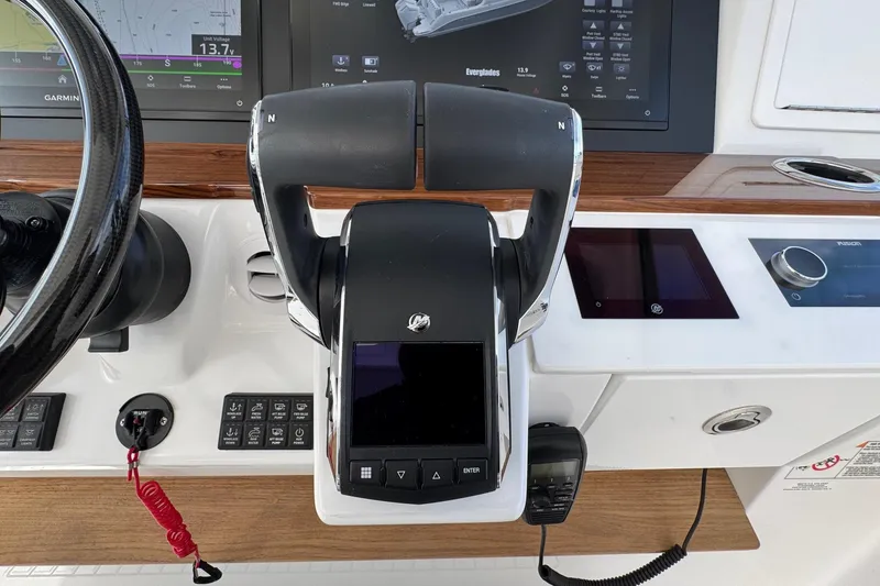 Slide: The Image of Everglades 367 CX 2026 - 72