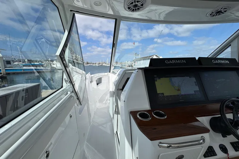 Slide: The Image of Everglades 367 CX 2026 - 80