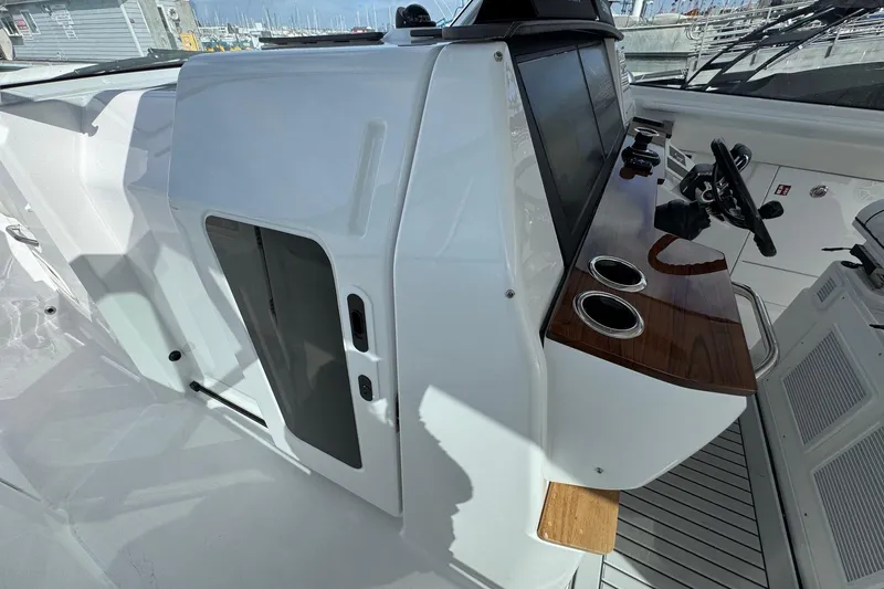 Slide: The Image of Everglades 367 CX 2026 - 82