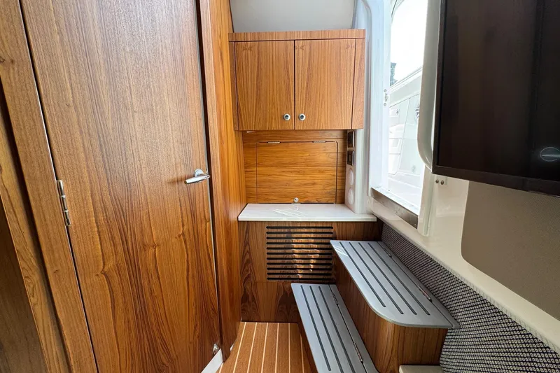 Slide: The Image of Everglades 367 CX 2026 - 84