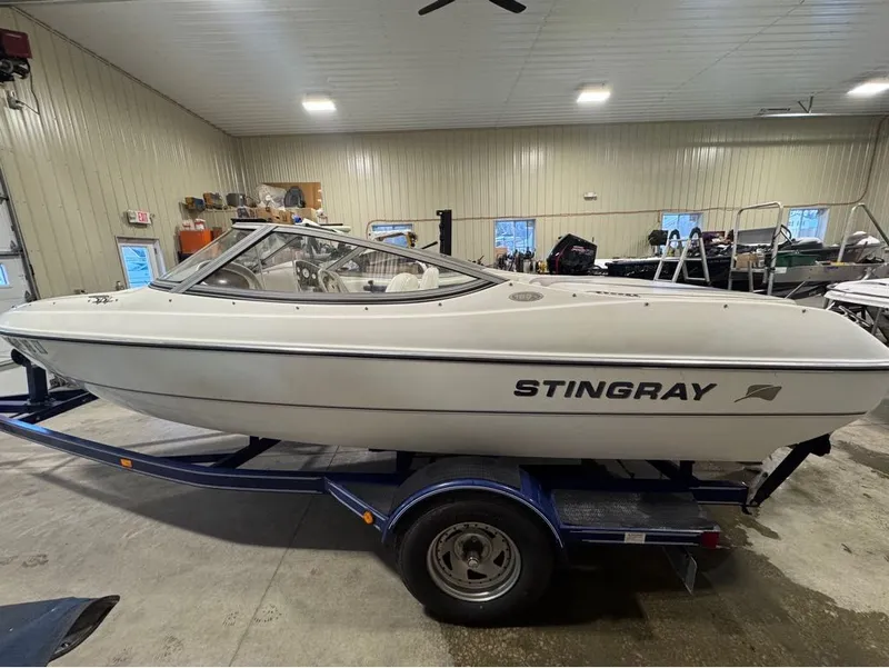 The Image of Stingray 180 RX 2005 - 1