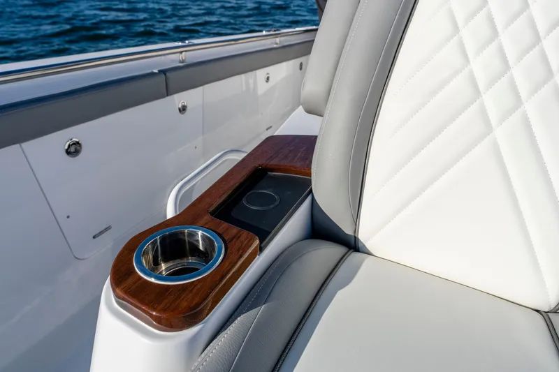 Slide: The Image of Luxurious seating with cup holder on Everglades 455 Center Console 2026. - 20