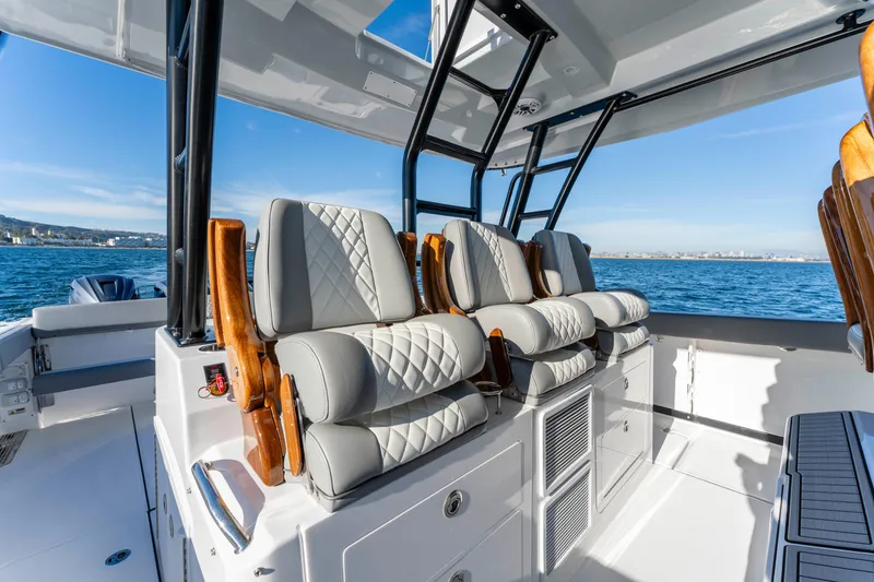 Slide: The Image of Luxurious seating on Everglades 455 Center Console, 2026 model. - 29