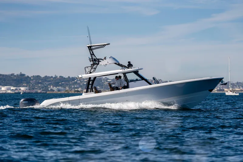 Slide: The Image of Everglades 455 Center Console 2026 - 85