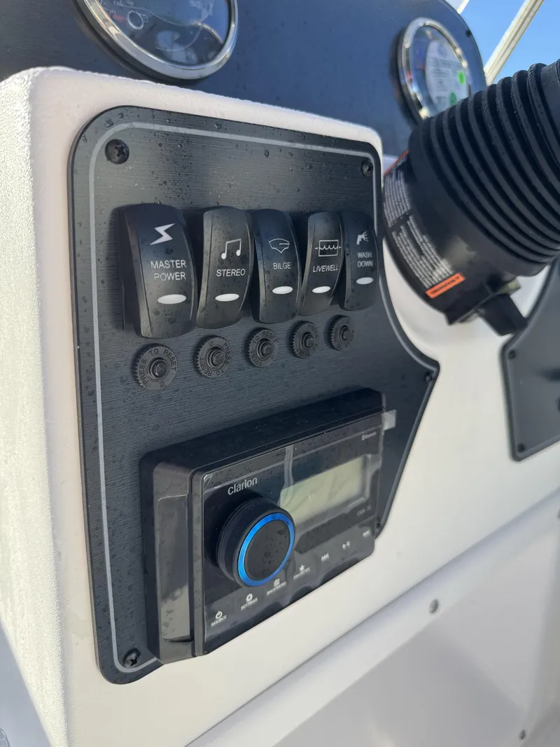 Slide: The Image of Hurricane SunDeck Sport 188 I/O 2026 - 15