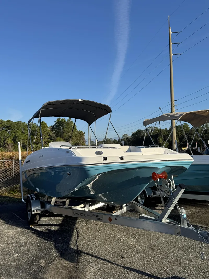 Slide: The Image of Hurricane SunDeck Sport 188 I/O 2026 - 24